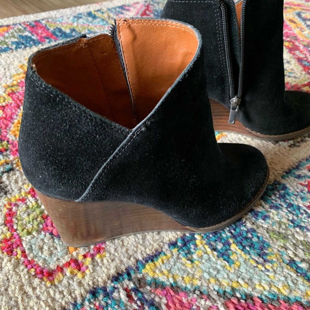 Lucky Brand Black suede EUC size 6.5 bootie